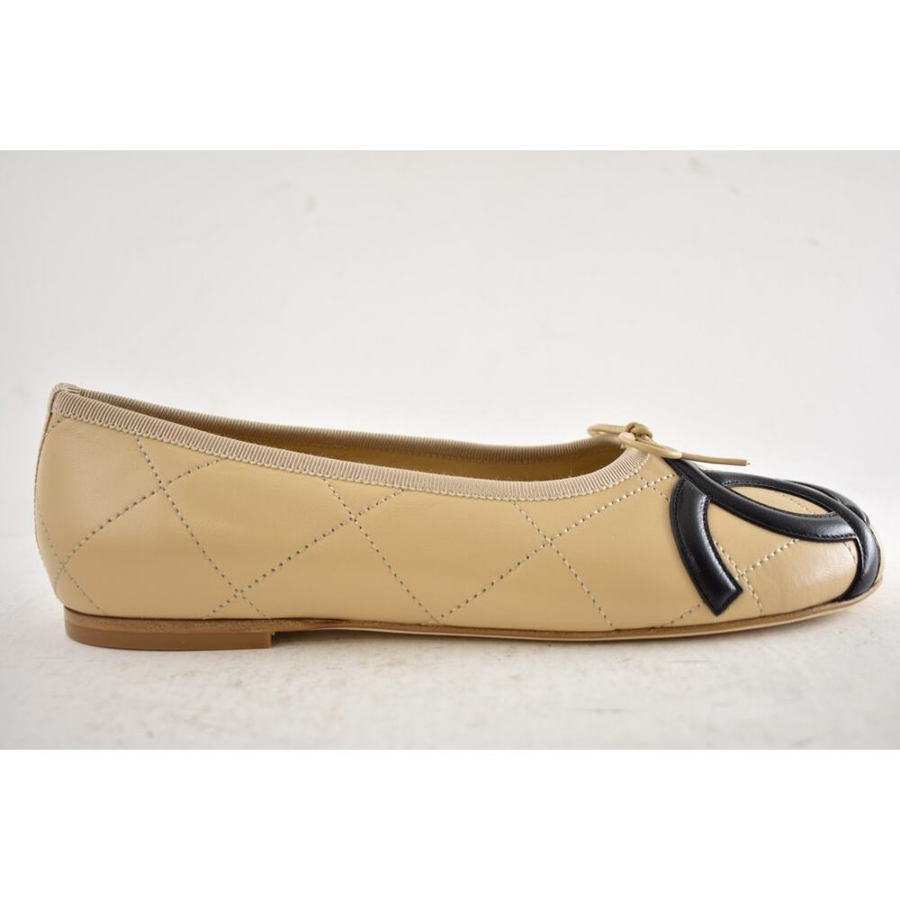 Chanel 26M Coco Beach Cambon Beige Black CC XL Logo Ballet Ballerina Flat 37 - Picture 2 of 16
